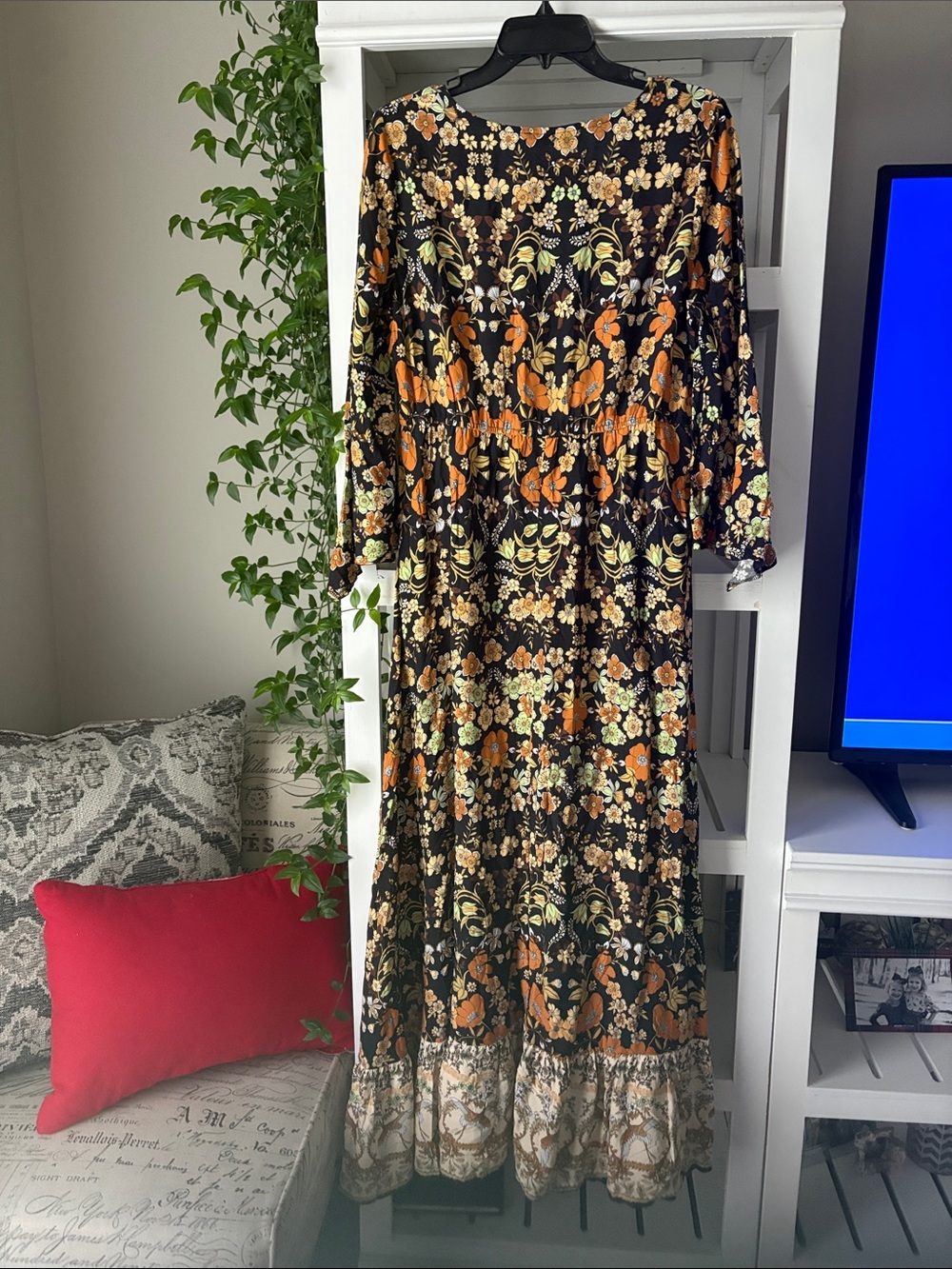 Black maxi with elegant small floral print. Comfortable and elegant❣️ - Picture 7 of 10